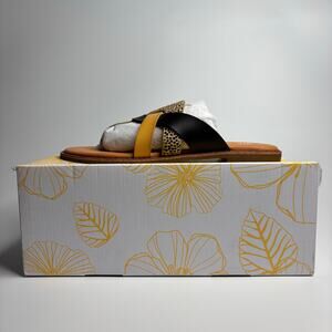 Yellow Box Wist Leather Thong Sandals in Natural